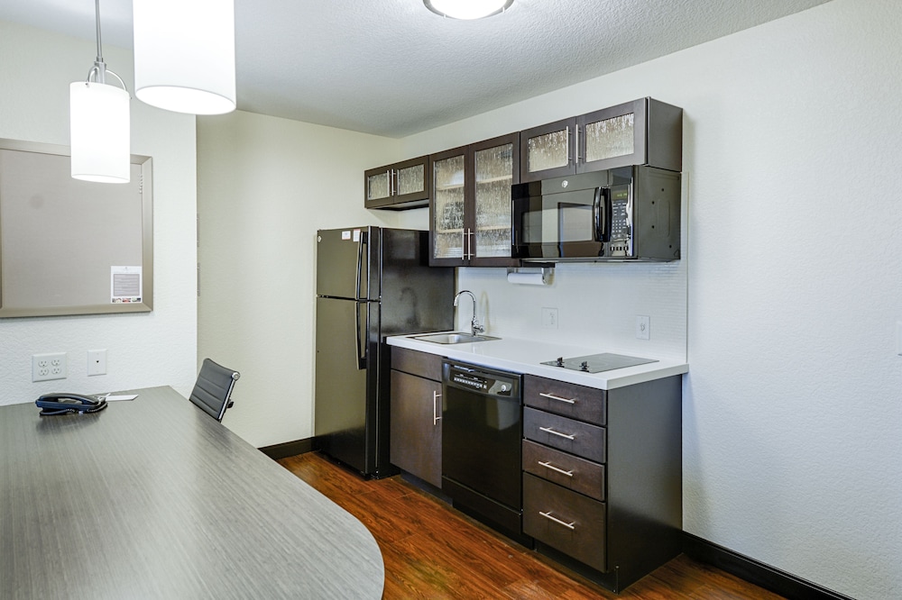 CANDLEWOOD SUITES LAKEVILLE I-35 15/32