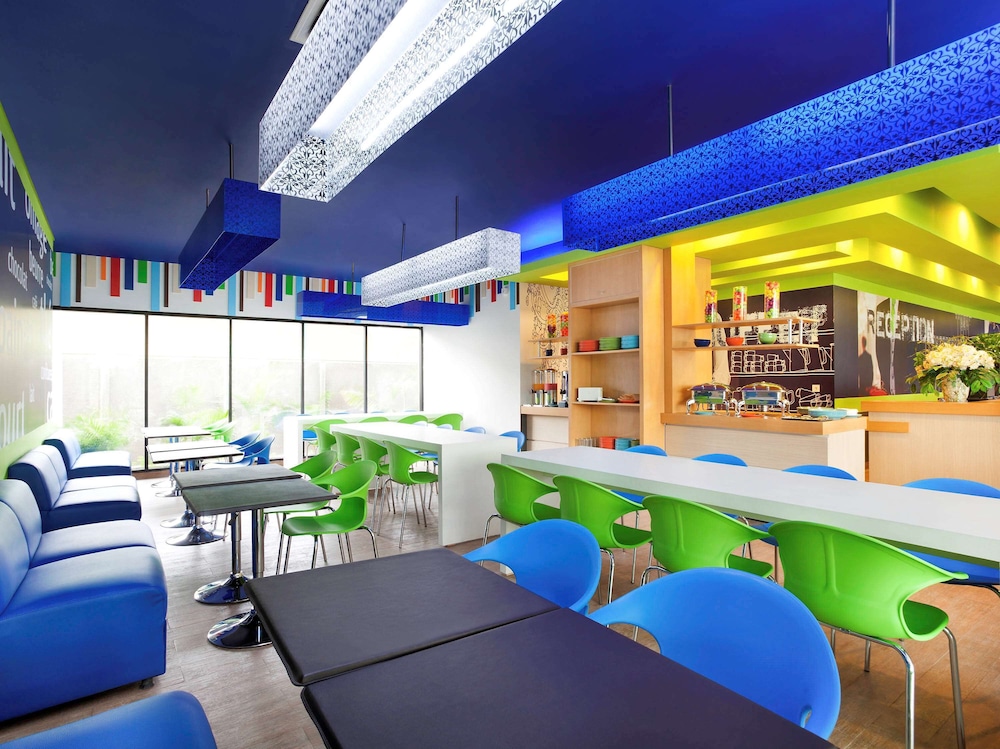 Mercure Jakarta Grogol 54/56