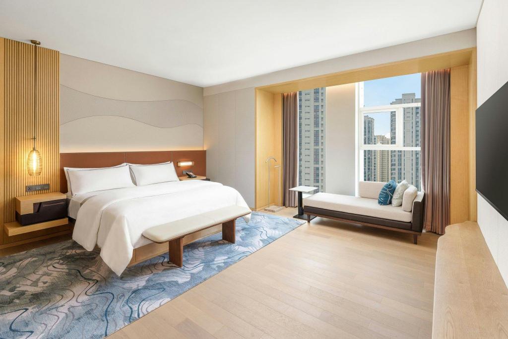 Westin, Suite, King Bed, Lake View, Club Lounge Access