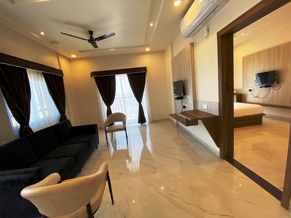 The Grand Sarovar Inn and Suites 13/19