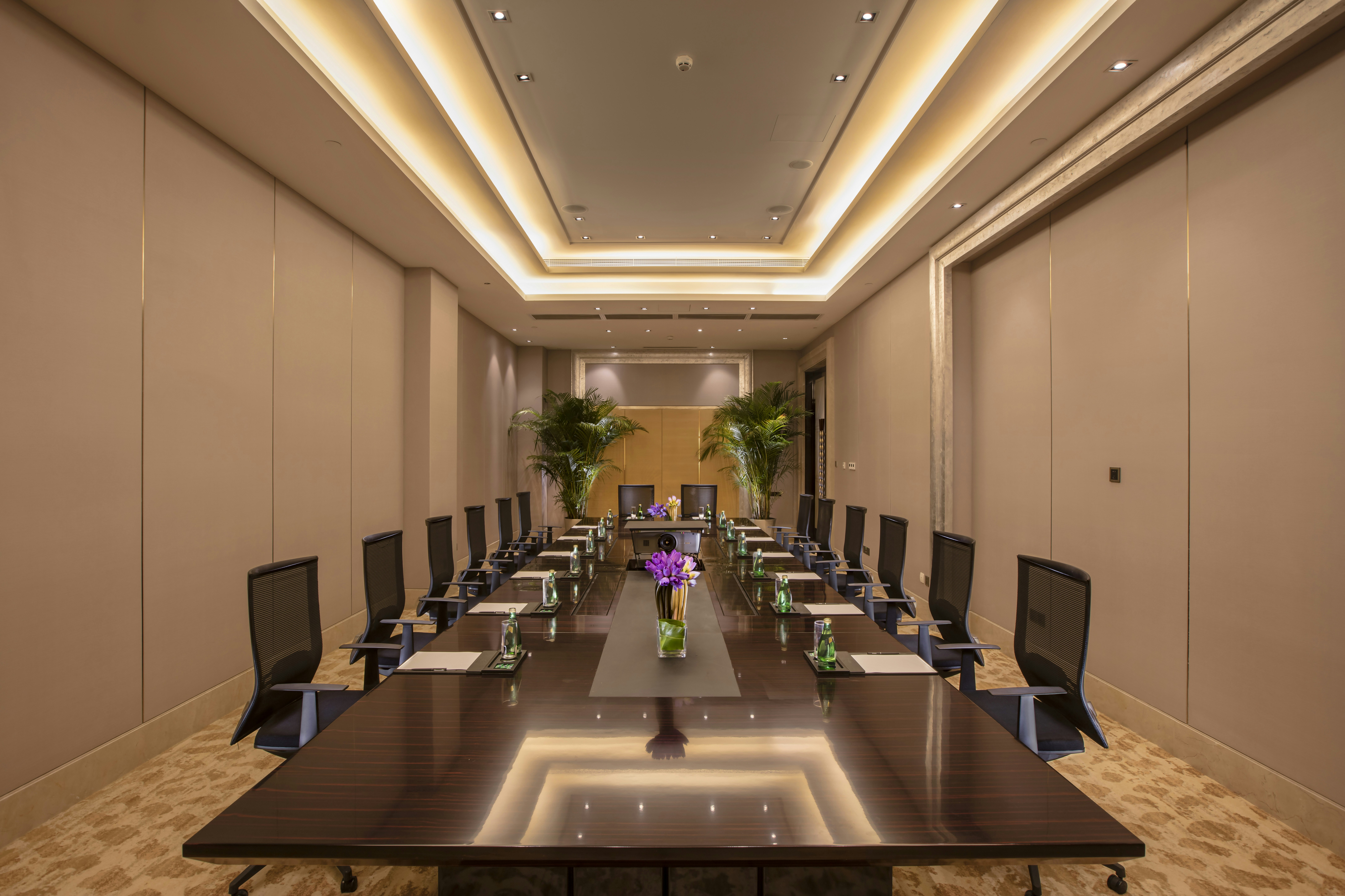 HILTON WUHAN RIVERSIDE 64/79