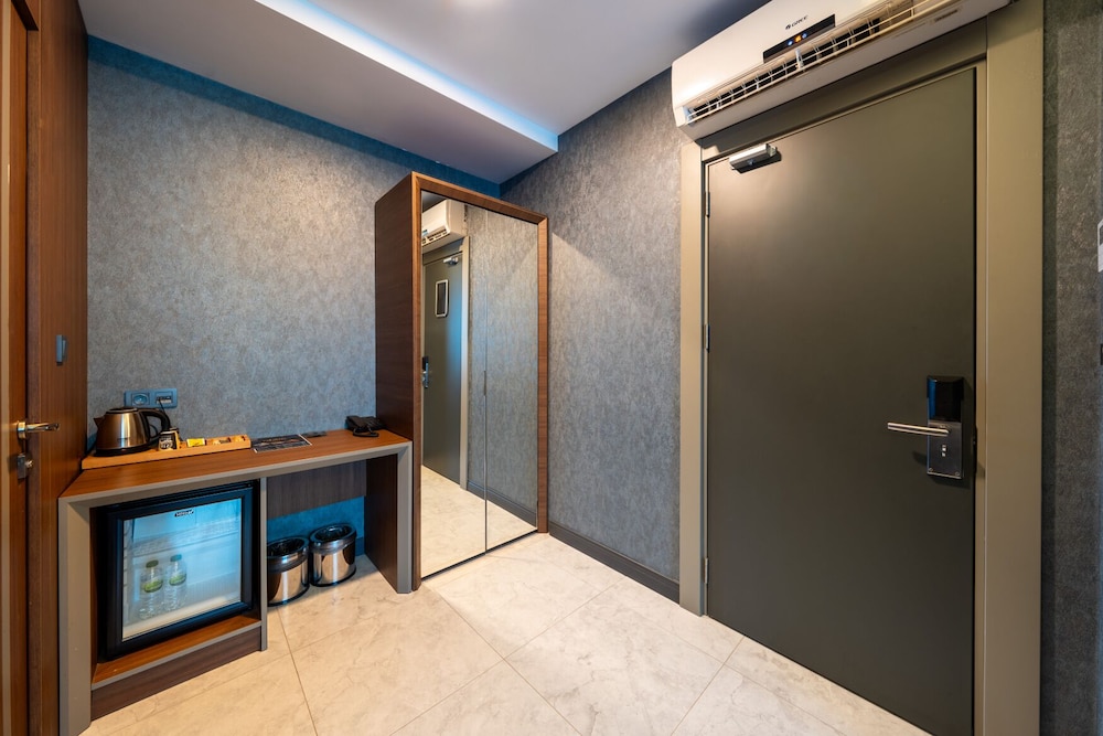 Eagle Palace Suites 8/50