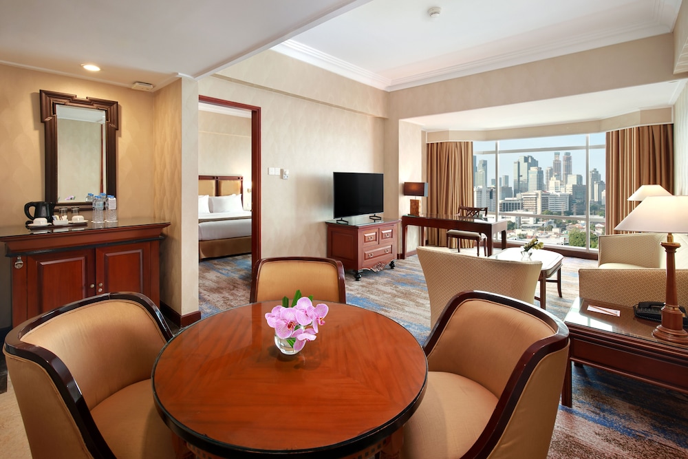 Lumire Hotel And Convention Centre 44/50