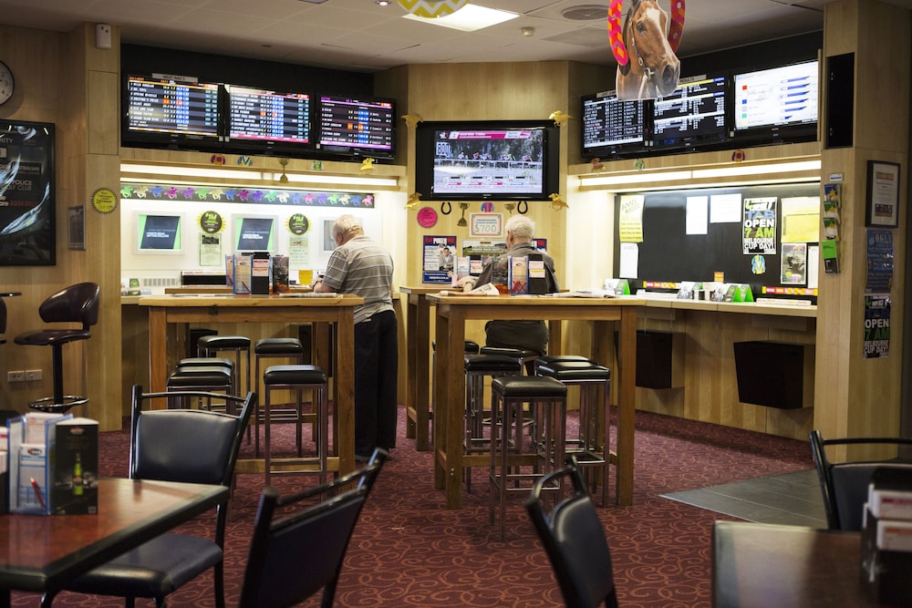 Hendon Hotel 29/50