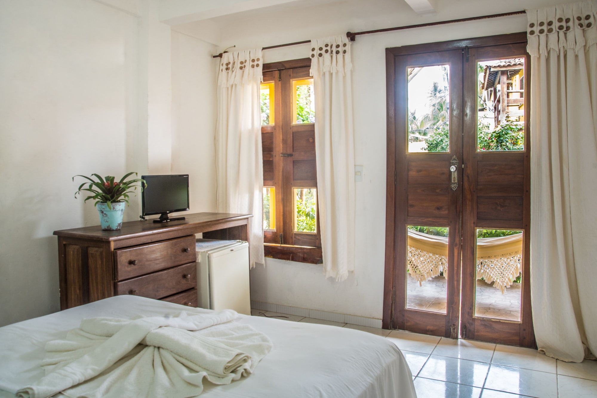 room, garden view