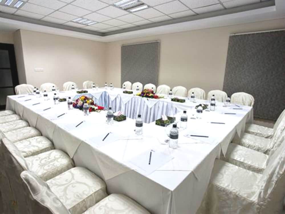 INNOTEL BUSINESS BOUTIQUE HOTEL 30/34