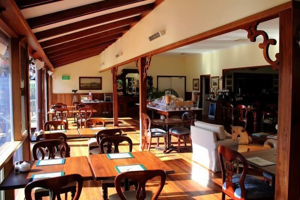FOREST LODGE RESORT 32/50