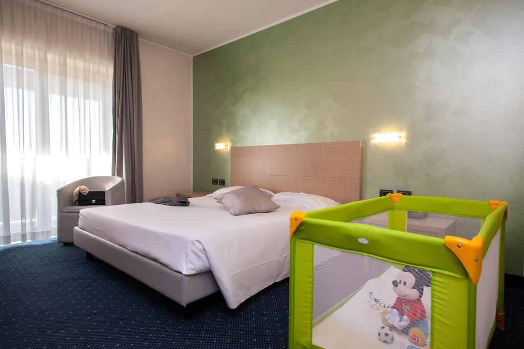 غرفة قياسية رباعية، Palace Hotel Zingonia 2/4
