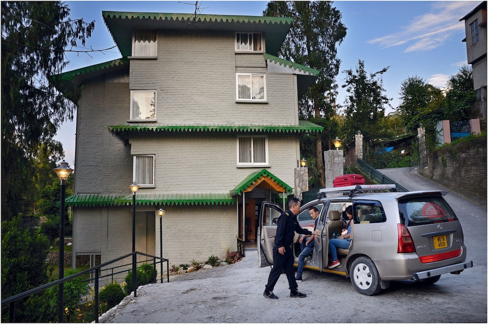 Summit Barsana Resort and Spa 28/34