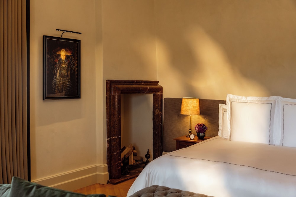 Heritage, King Bed