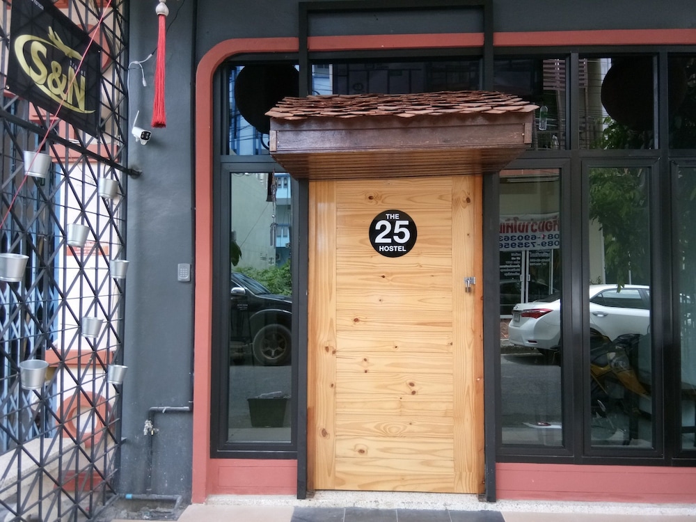 The 25 Hostel 2/23