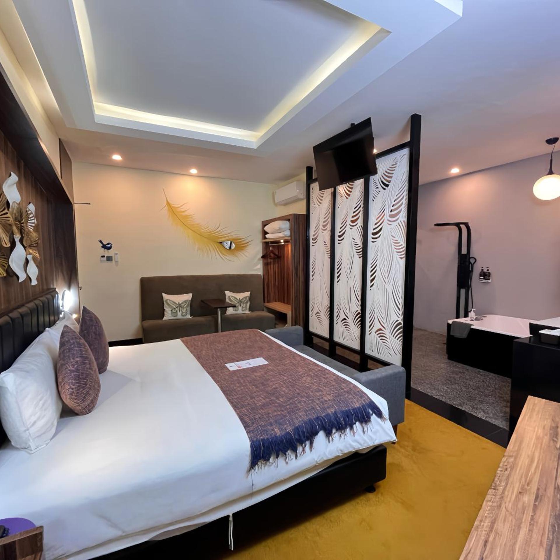 Hideaway, Suite