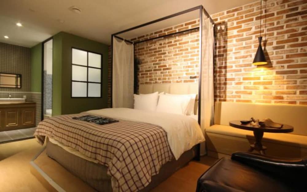 25 Hours Hotel 2 6/50