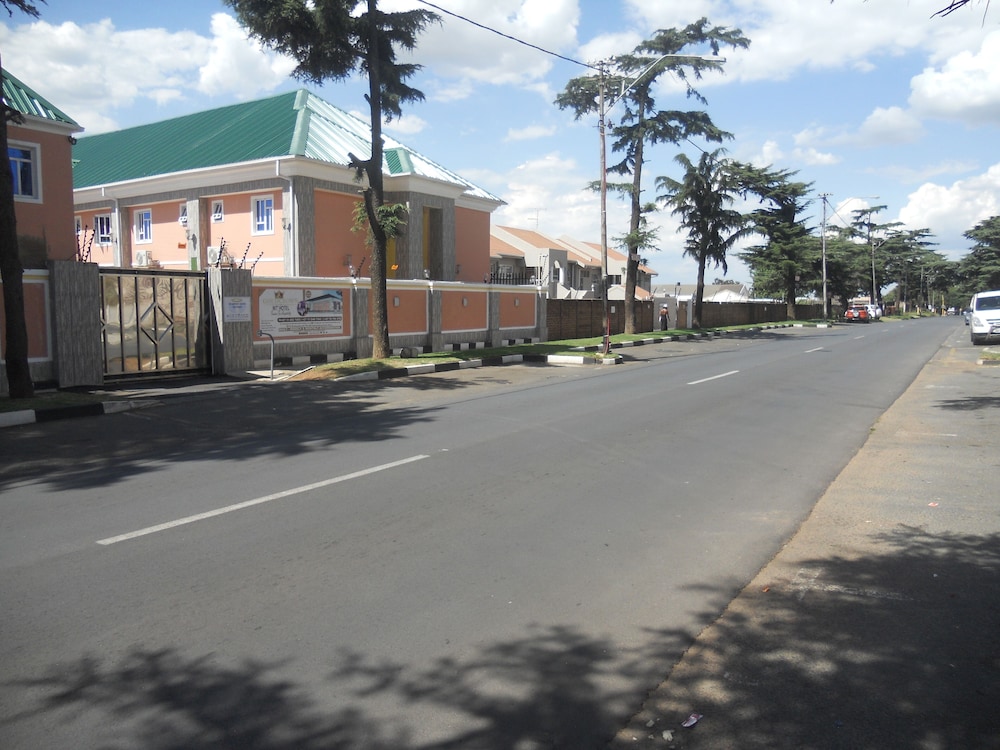 Gold Crown International Hotel 46/50