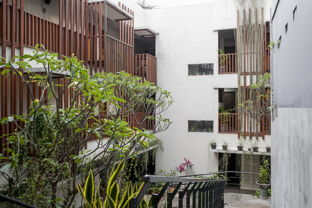 Reddoorz Plus Near Asia Afrika 3 4/54