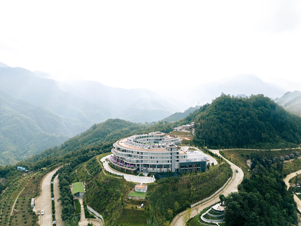 Lady Hill Sapa Resort 6/59