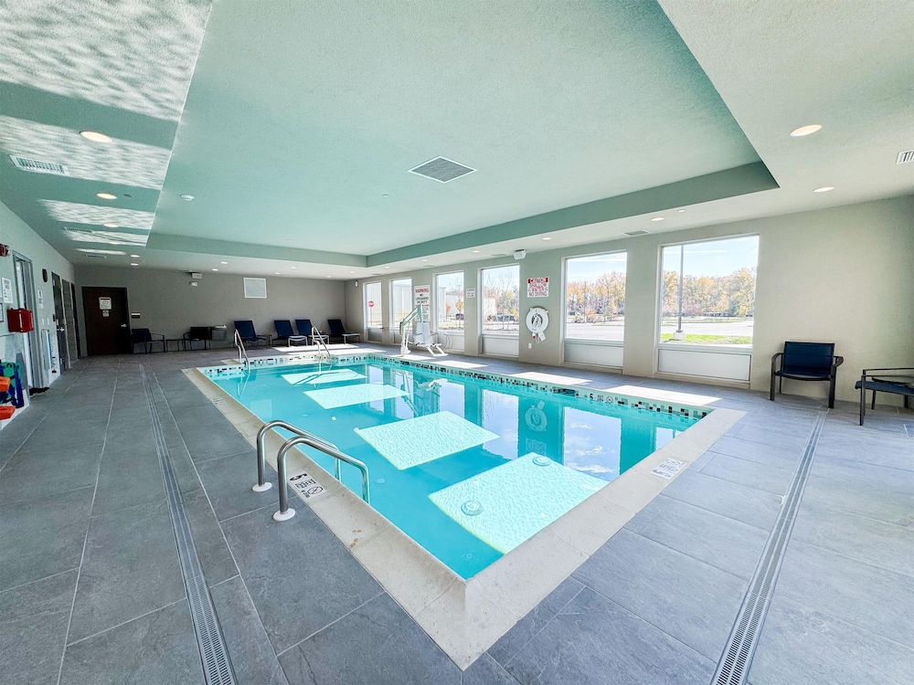 La Quinta Inn & Suites by Wyndham Mount Laurel / Moorestown 35/58