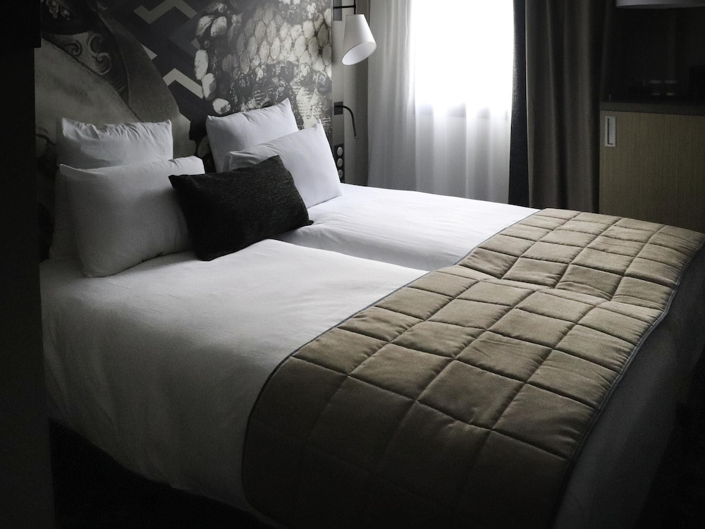 MERCURE PAU PALAIS DES SPORTS 11/67