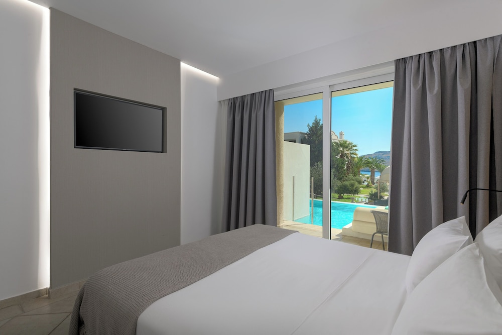 Suite, Double Bed, Garden View, Sofa, Pool Access