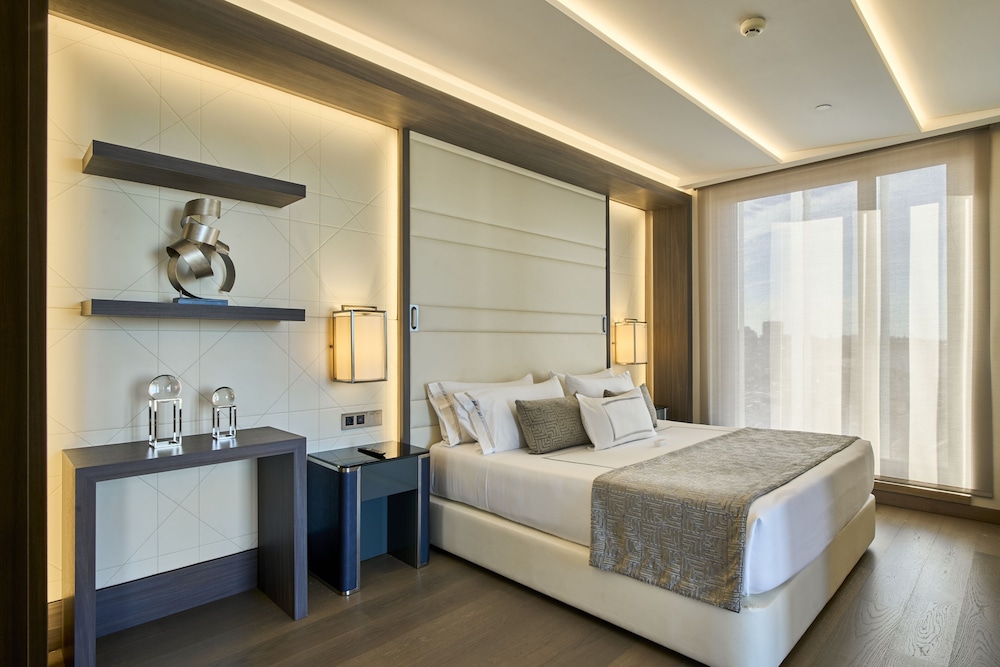 DELUXE, SUITE, SINGLE, DOUBLE BED, CITY VIEW