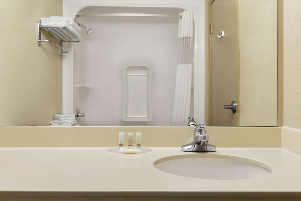 جناح بسرير كينج، Days Inn & Suites by Wyndham Thompson 2/2