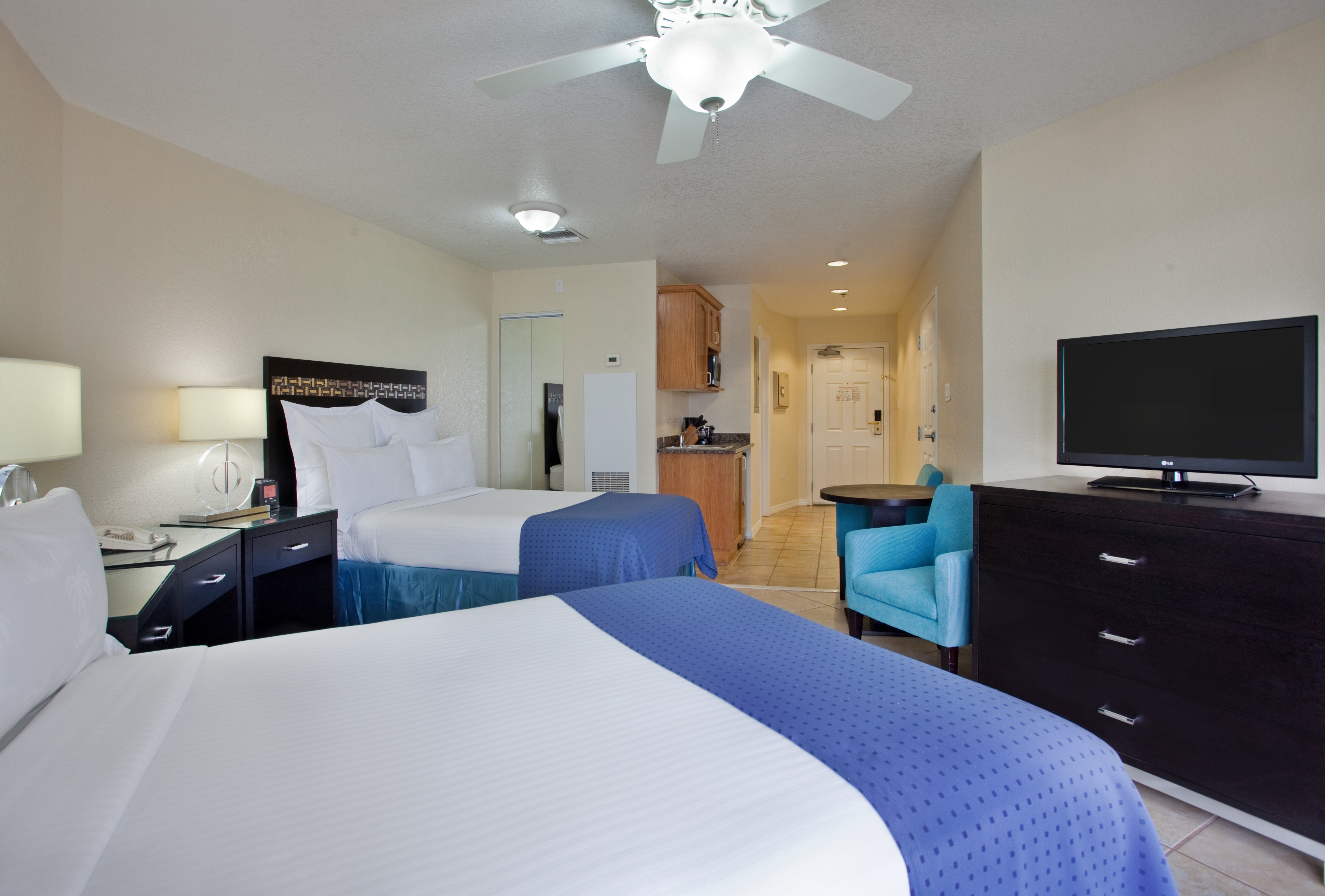 Studio Suite 2 Queens - Island View، The Grand Caymanian Resort 4/7