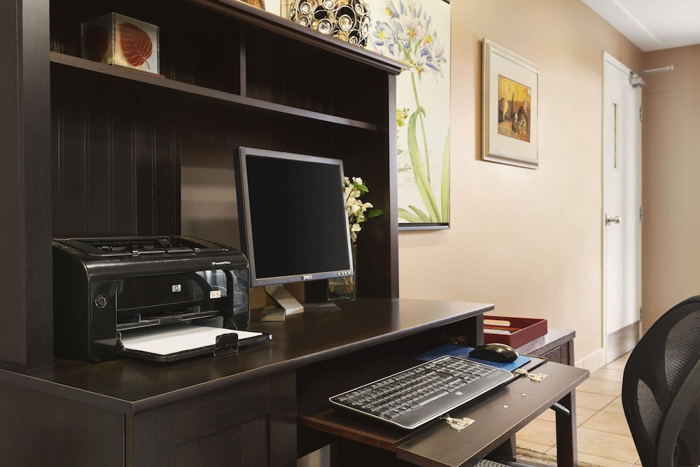 Travelodge By Wyndham Spruce Grove 45/50