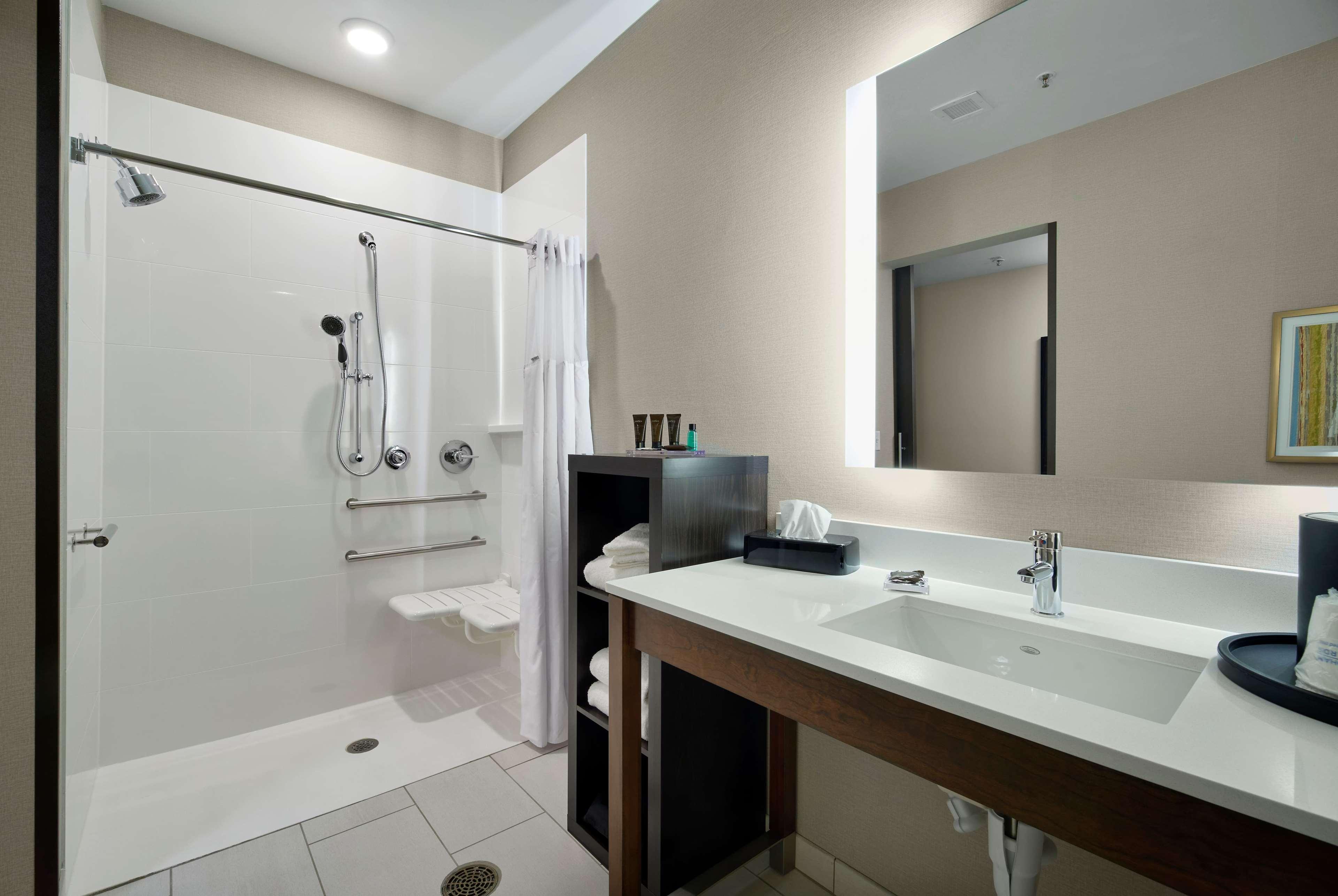 Wingate By Wyndham Hurricane Wv 30/33