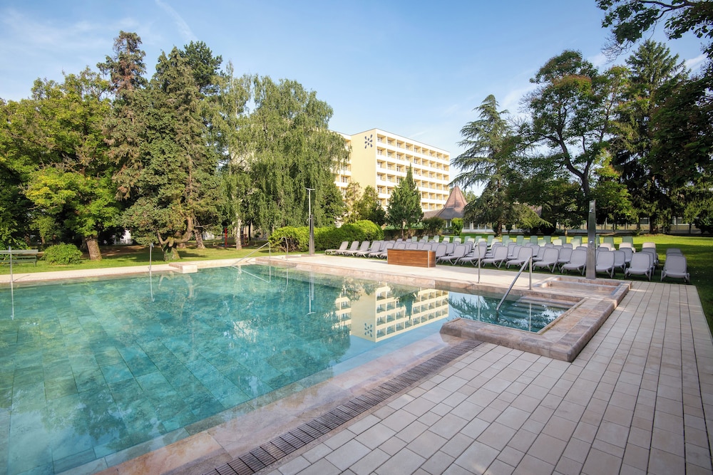 HUNGUEST HOTEL HELIOS 54/56