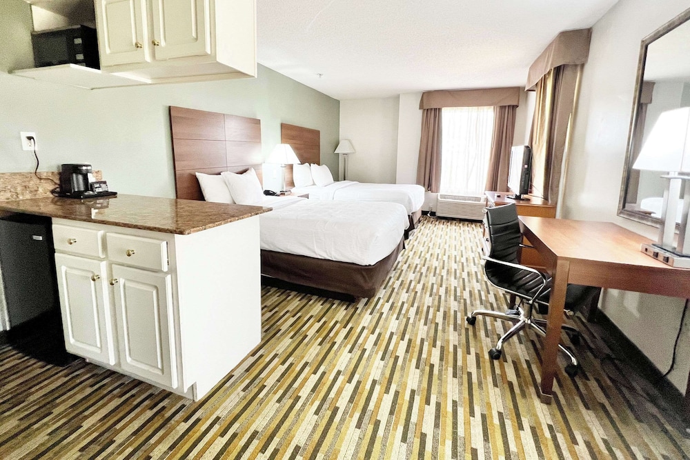 SUITE, 2 DOUBLE BEDS
