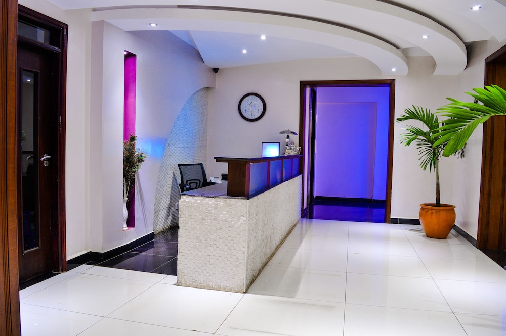 Jewelstone Hotel 10/69