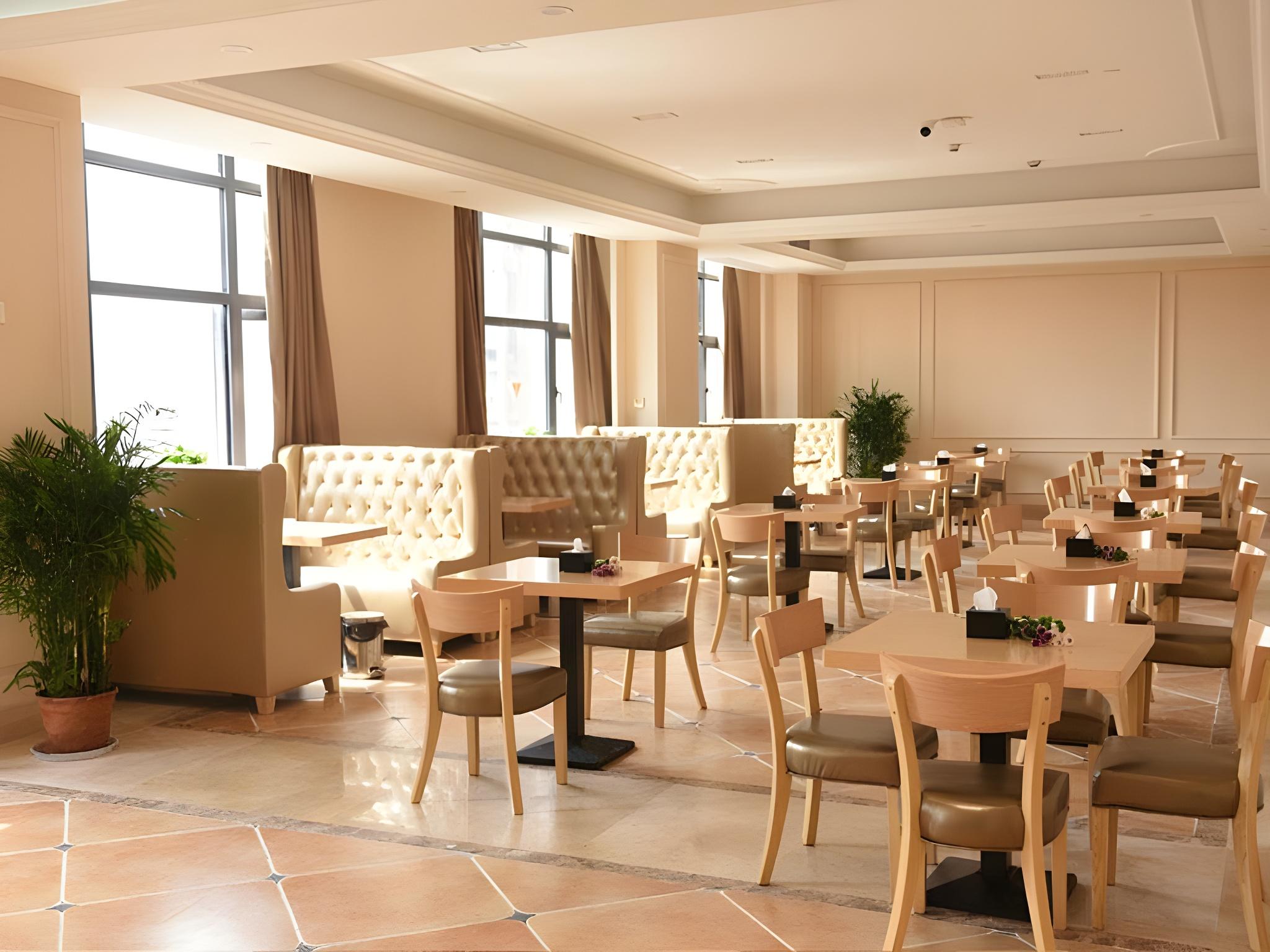 Vienna International Hotel (Wuhan Wangjiawan Tieqiao Square) 33/39