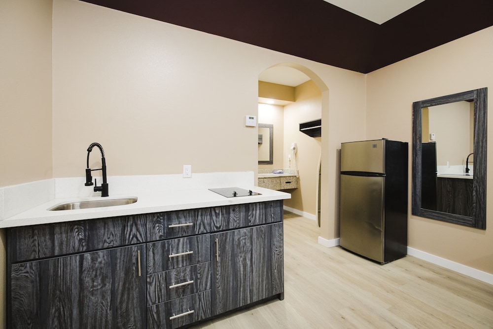 Sapphire Inn Suites 7/58