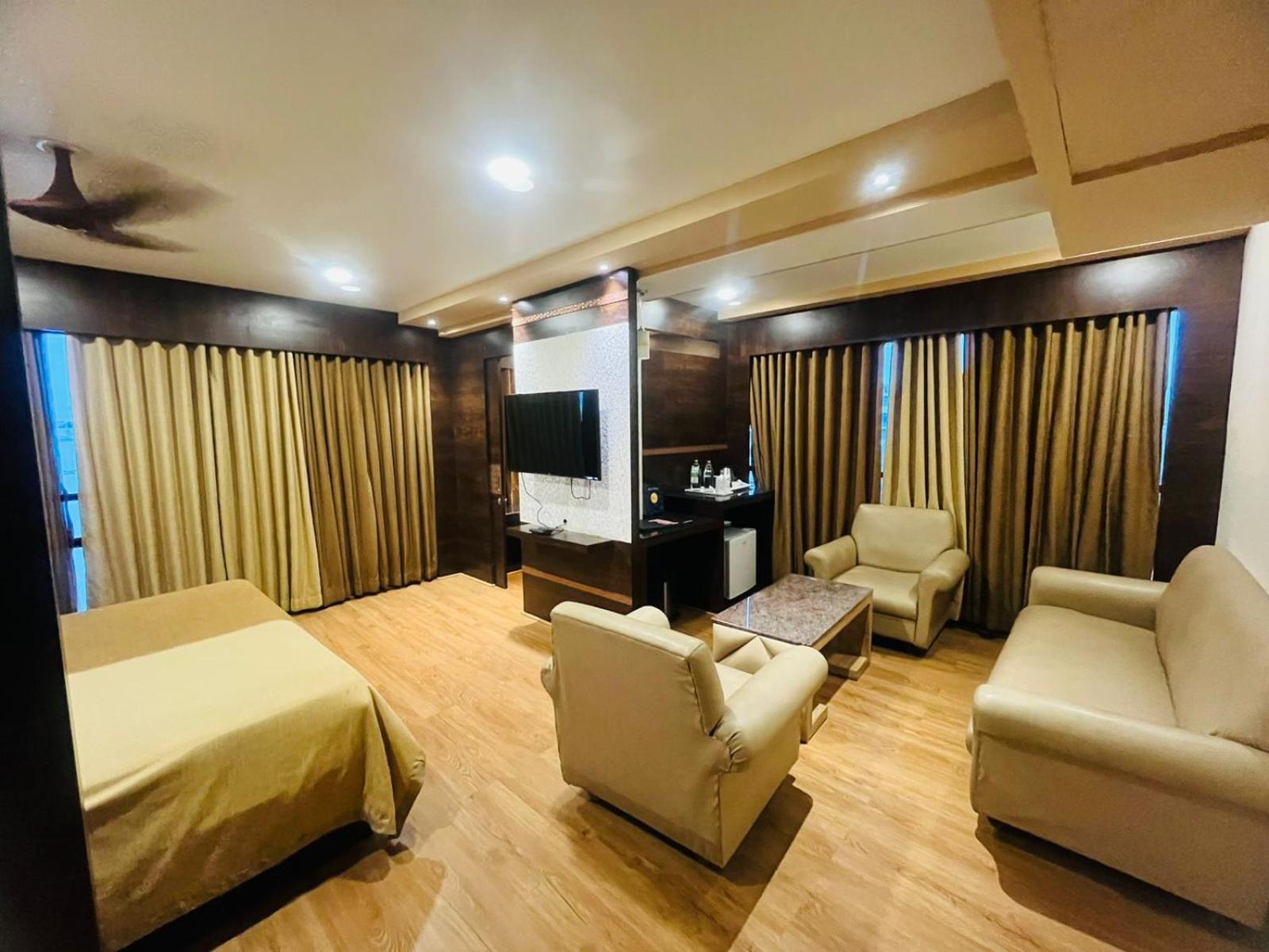 Oyo Premium Paltan Bazar 30/49