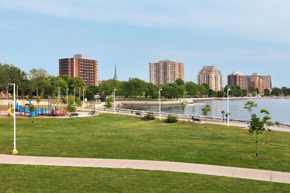 Days Inn by Wyndham Sarnia Harbourfront 46/59