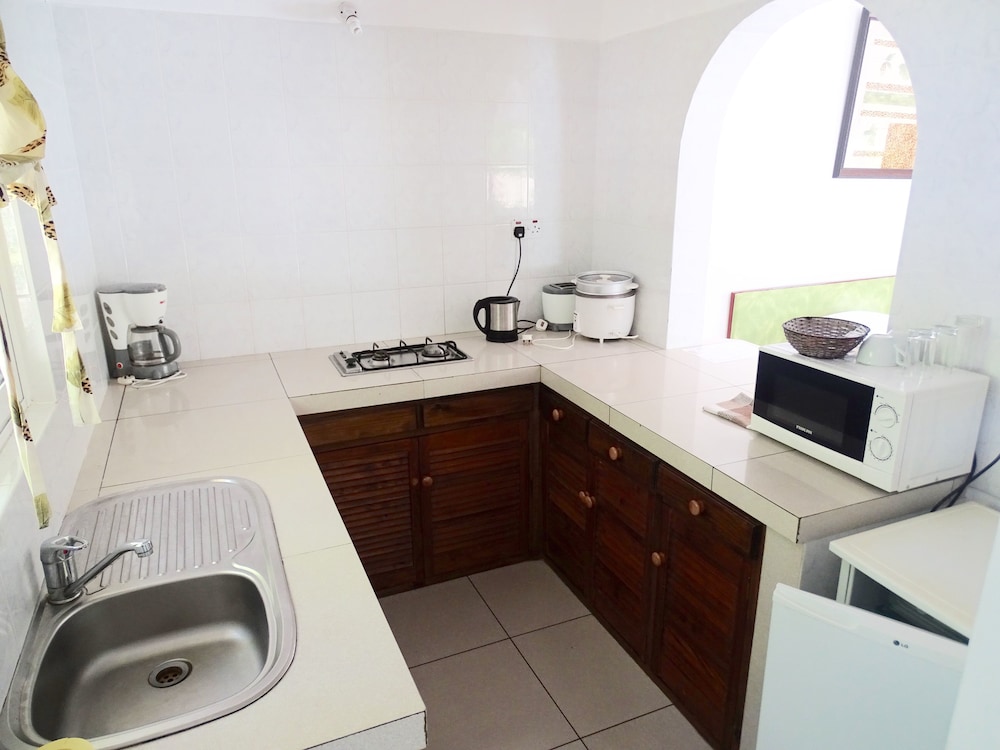La Modestie Villa 48/50