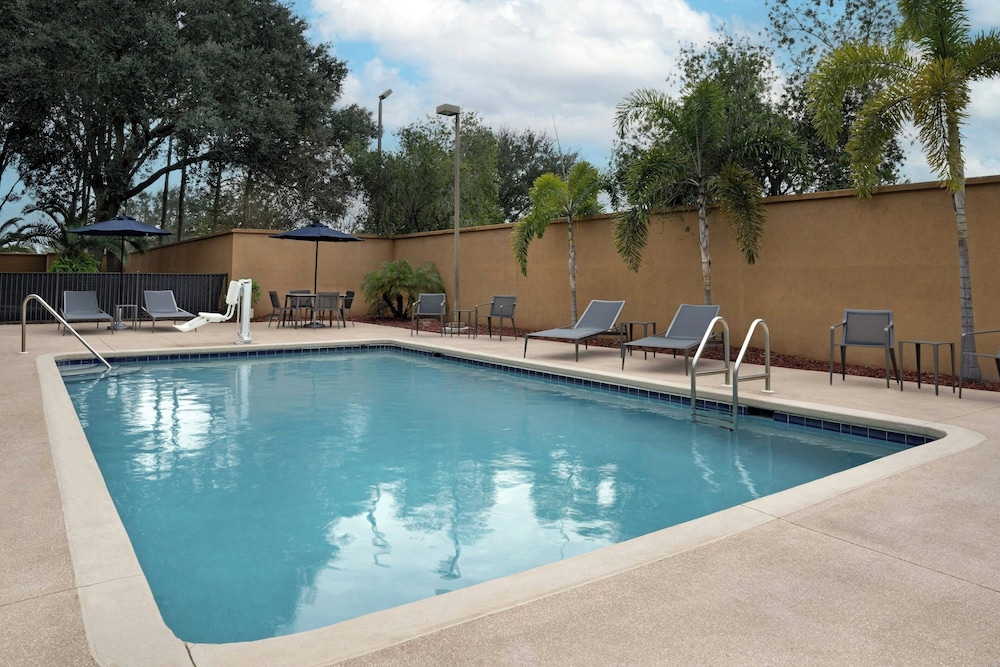 Courtyard By Marriott Lakeland in LAKELAND - FL