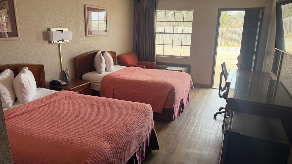 Colonial Inn 14/47