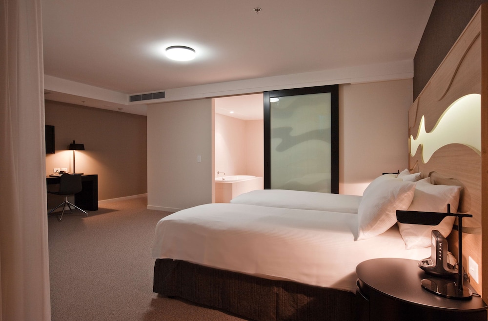 Hilton Surfers Paradise Hotel and Residences 18/60