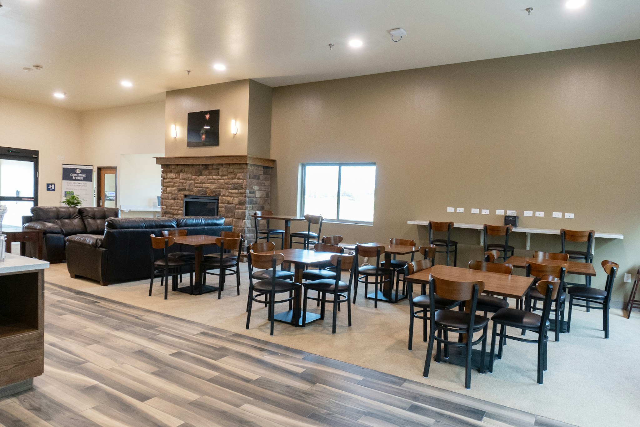 Cobblestone Hotel & Suites-Sheldon 22/27