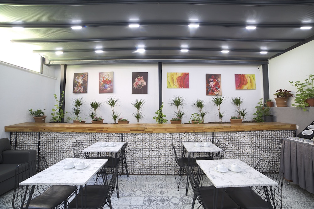 Almina Inn Hotel 38/50