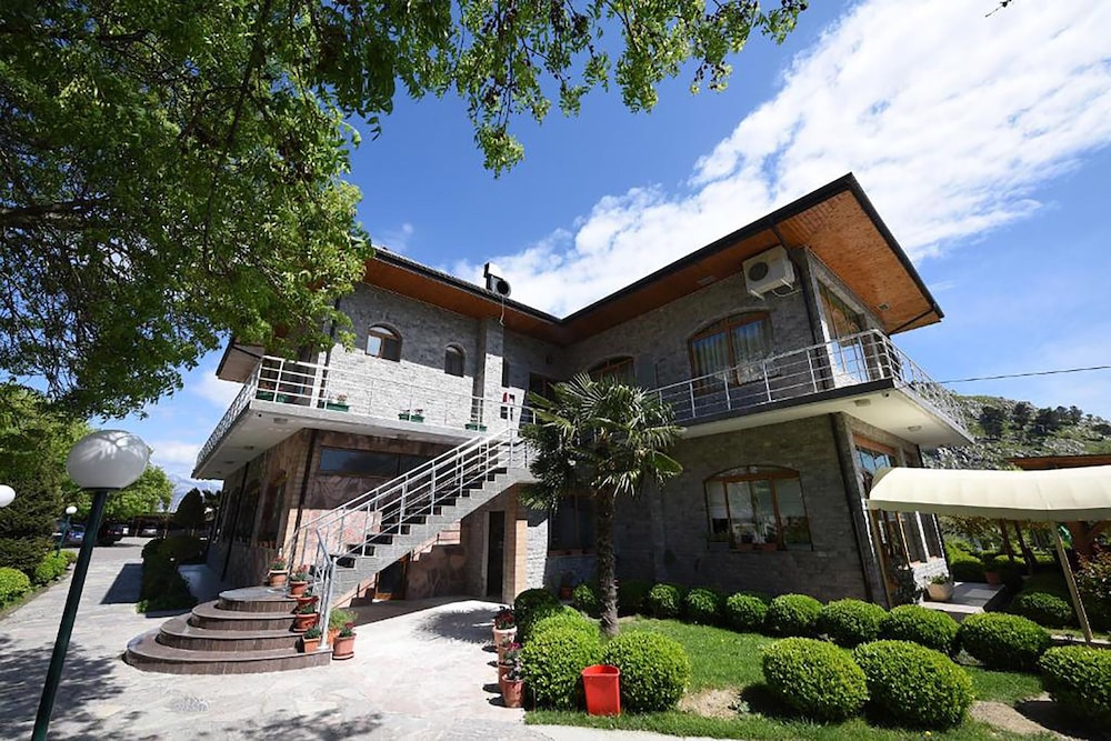 Buna Park Hotel Shkoder in Rrethinat