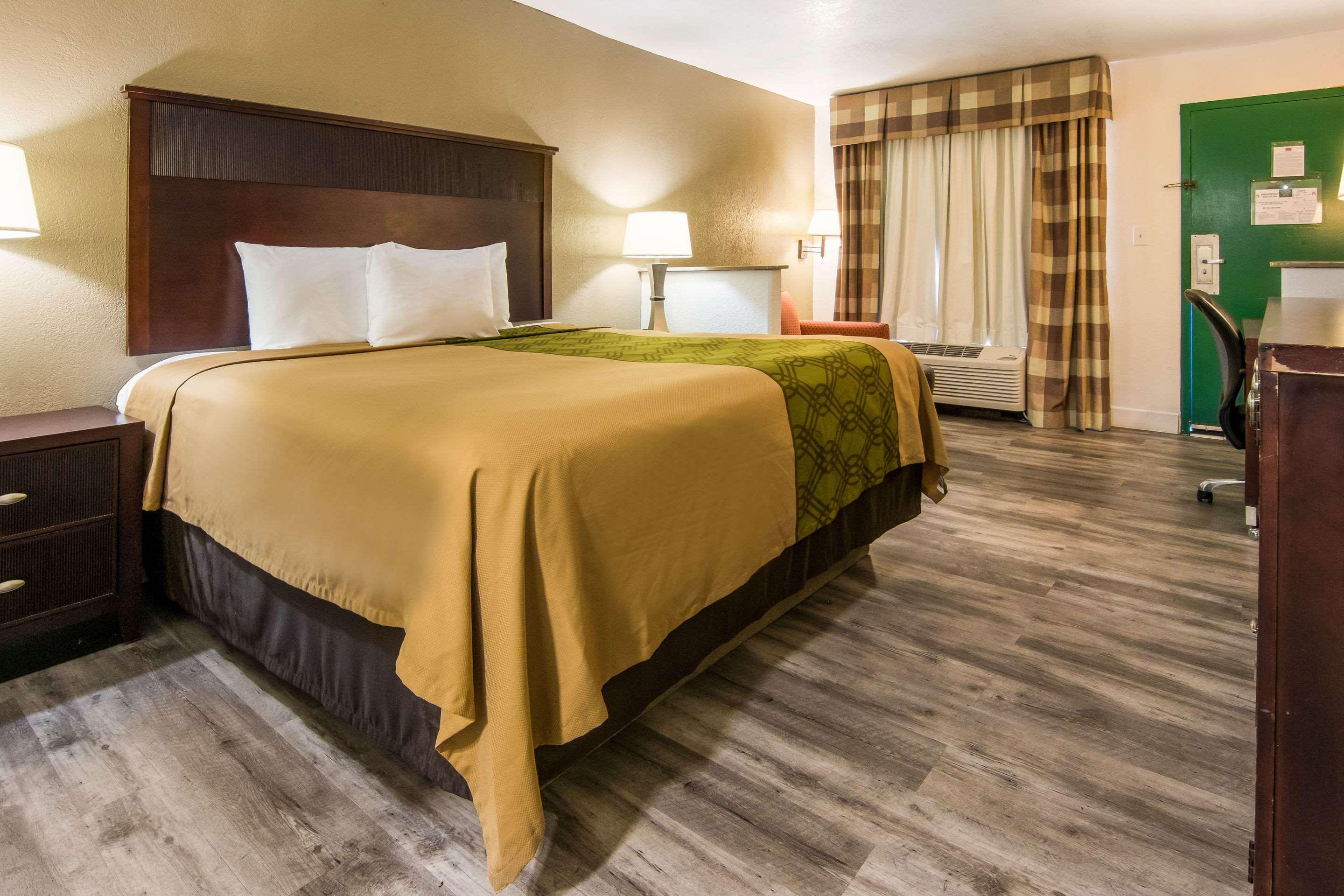 UPGRADE, SUITE, KING BED