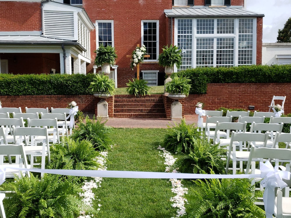 The Berry Hill Resort & Conference Center 59/62