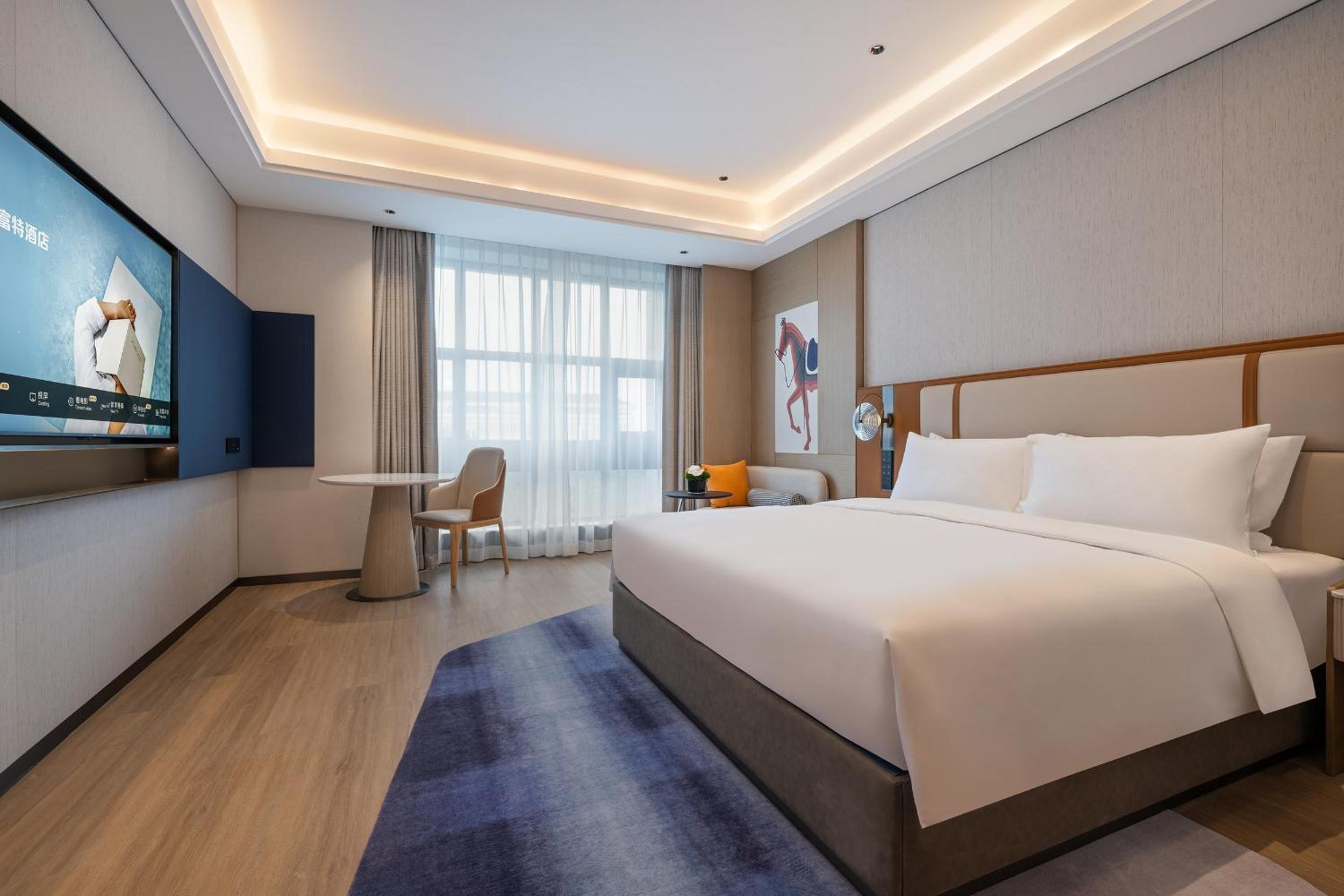 EXECUTIVE, KING BED