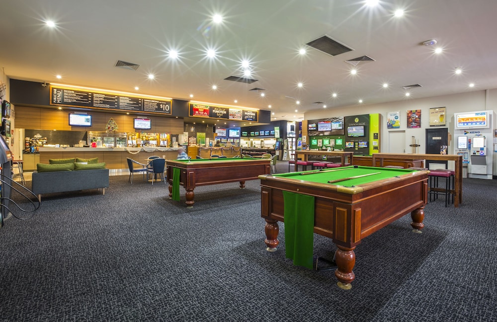Nightcap at Coolaroo Hotel 7/52