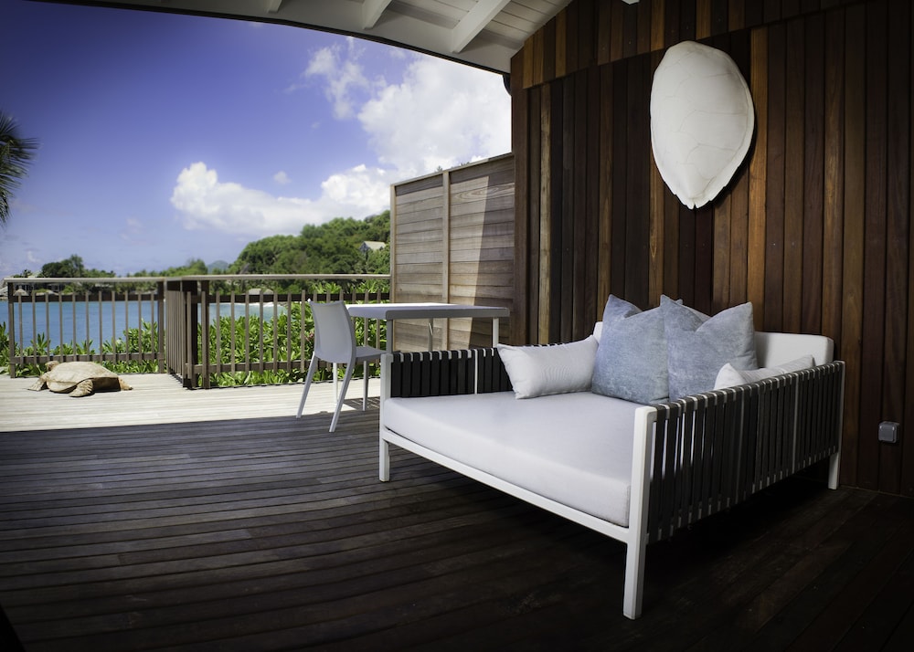 Carana Beach Hotel 42/68