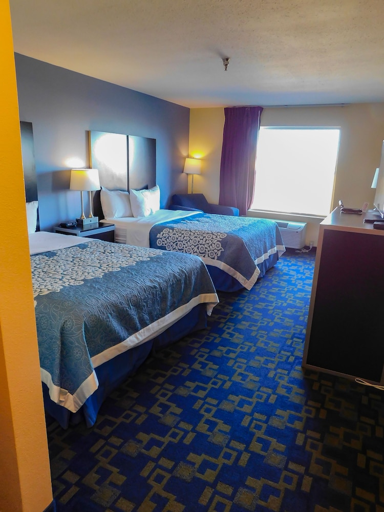 Days Inn & Suites by Wyndham Pocahontas 28/42
