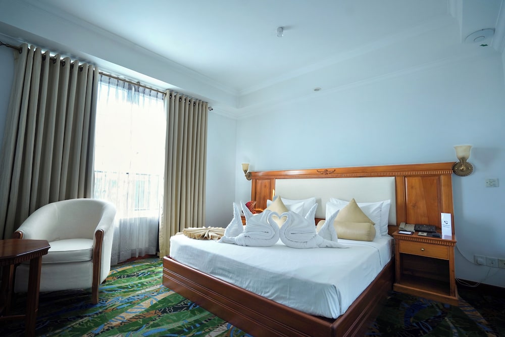 DELUXE ROOM