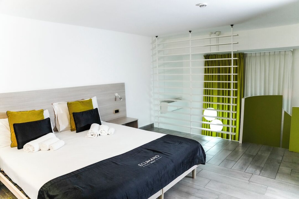 ECONOMY, DOUBLE OR TWIN BED